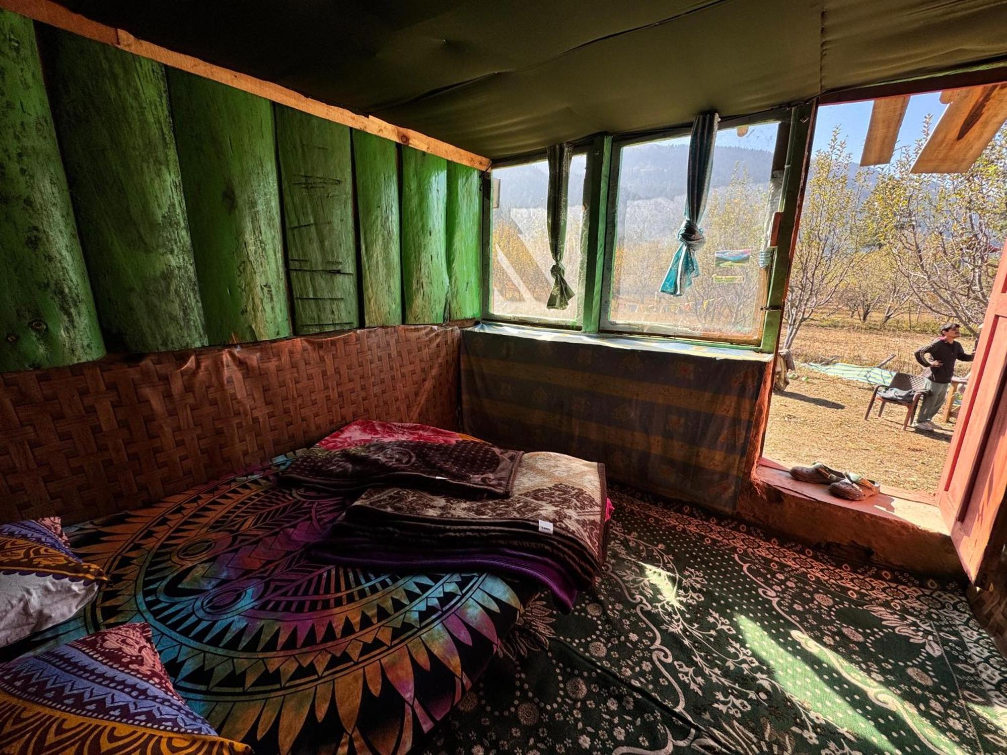 ホテル Hippy Hyde Kalga Kalgha エクステリア 写真